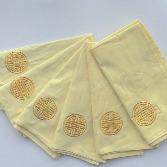 Linen napkin set. NWOT. Comes with 6 napkins. - Picture 1 of 4